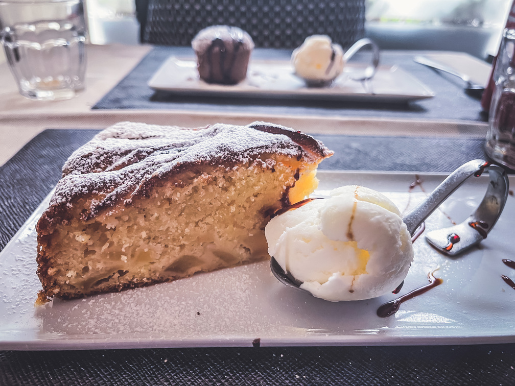Hostaria al camino Como, torta con gelato